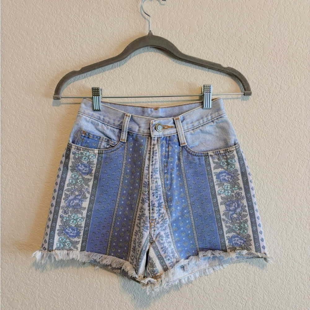 90’s Vintage Rio Blue Floral Patterned Denim Shorts - Picture 3 of 9